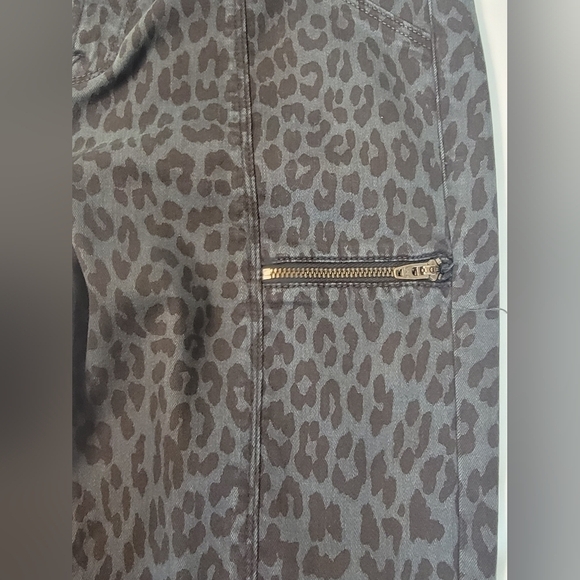 PISTOLA 27-IN Hannah Leopard Print Cargo Skinny Jean Gold Tone Cargo Zippers - Picture 6 of 9